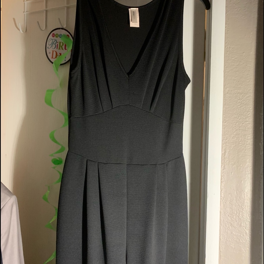 ✂️💲✂️ Elegant Black sleeveless Jumpsuit -$15